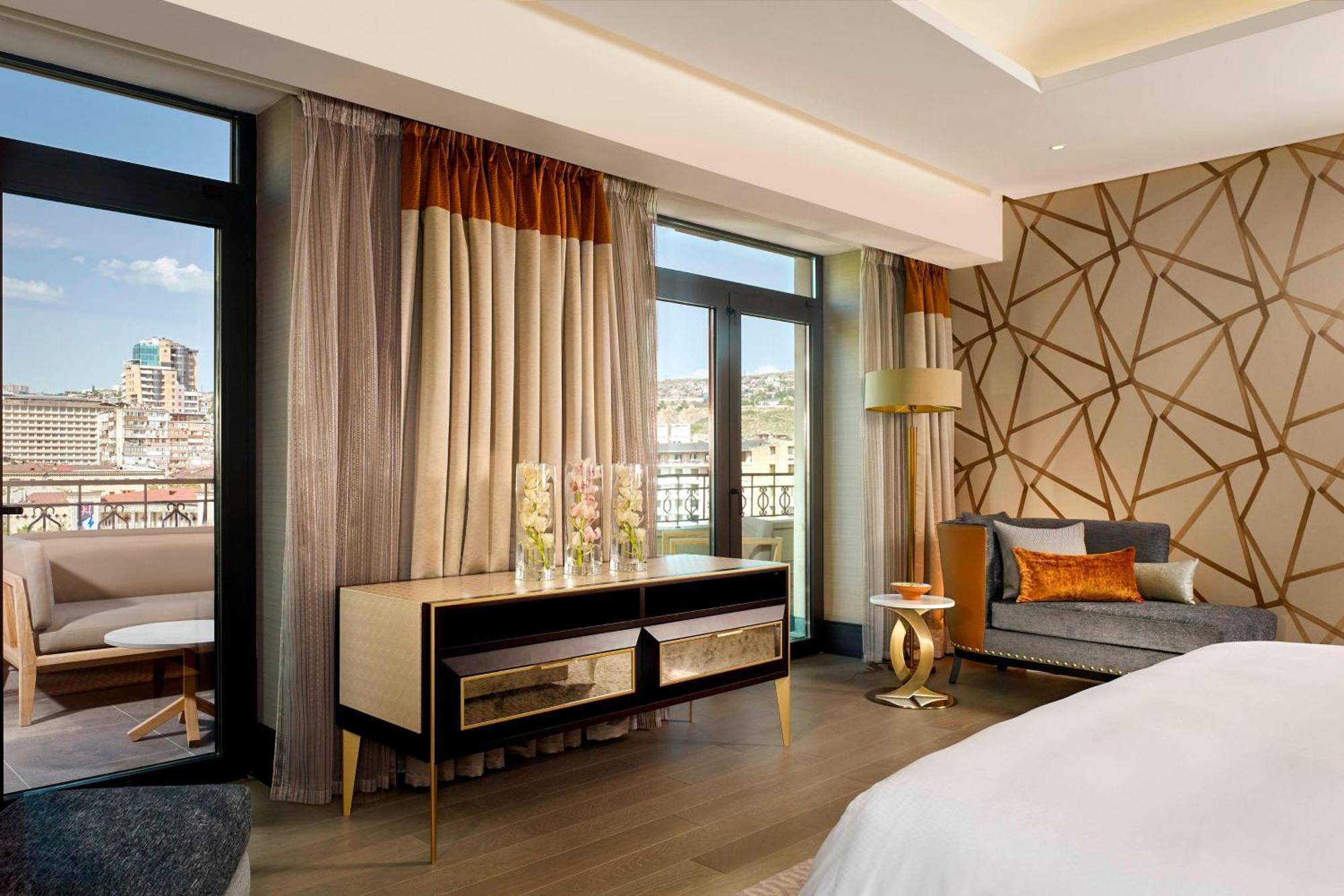 ดิ อเล็กซานเดอร์ อะ ลักชัวรี คอลเลคชั่น โฮเต็ล เยเรวัน Hotel เยเรวาน ภายนอก รูปภาพ